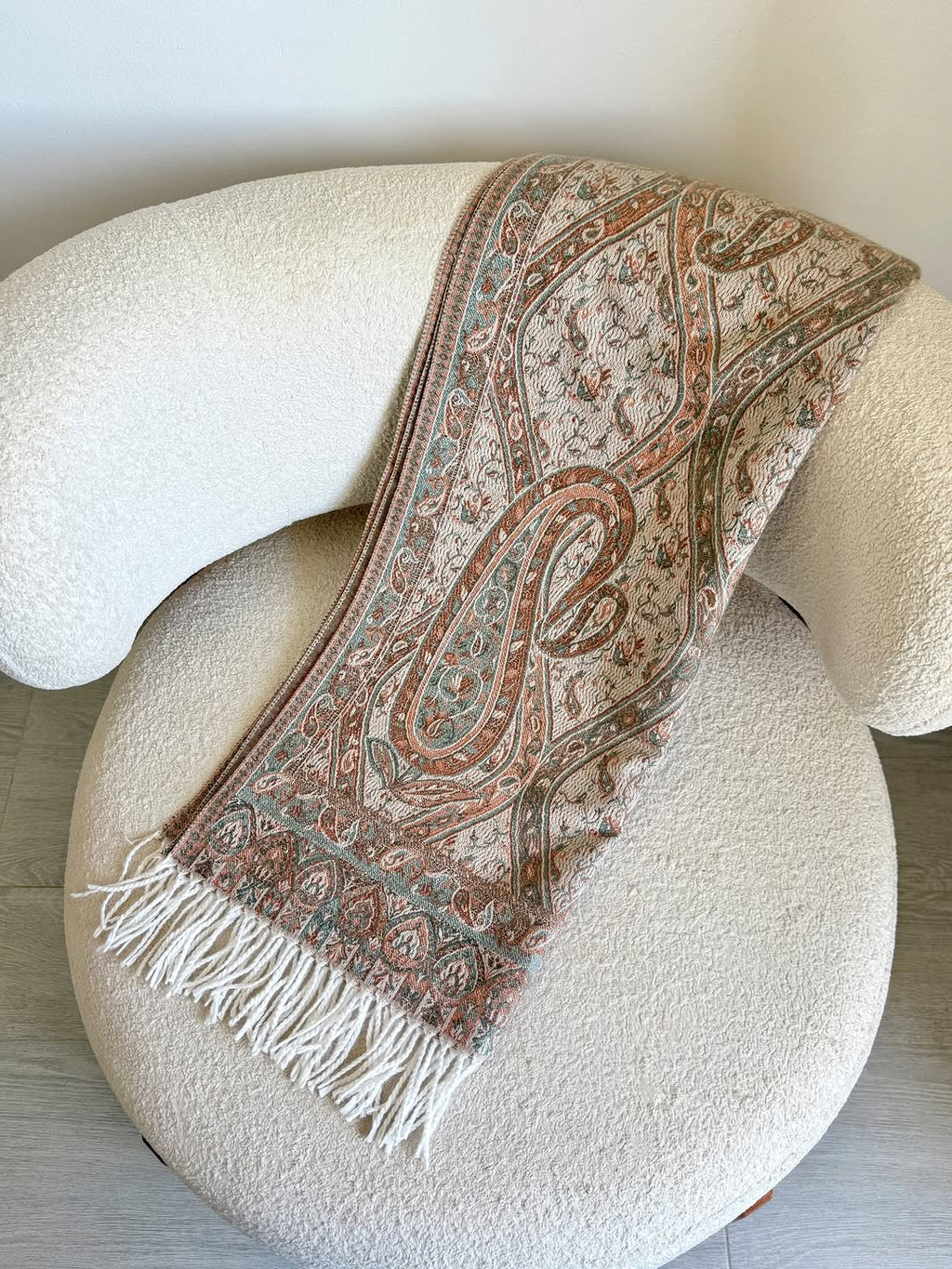 شال شتوي أنيق